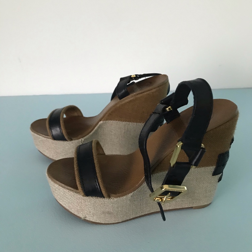 Tory Burch Wedge With Logo. Size 5